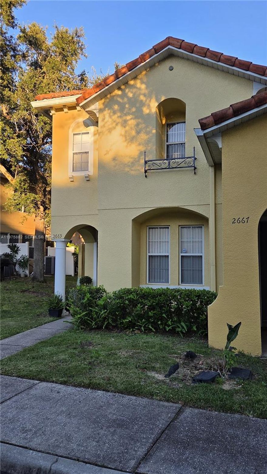 Ready to move -in. Sought after community 3 bedroom 2 1/2 bath 2 story corner townhouse . Credit check; police report and POI required .