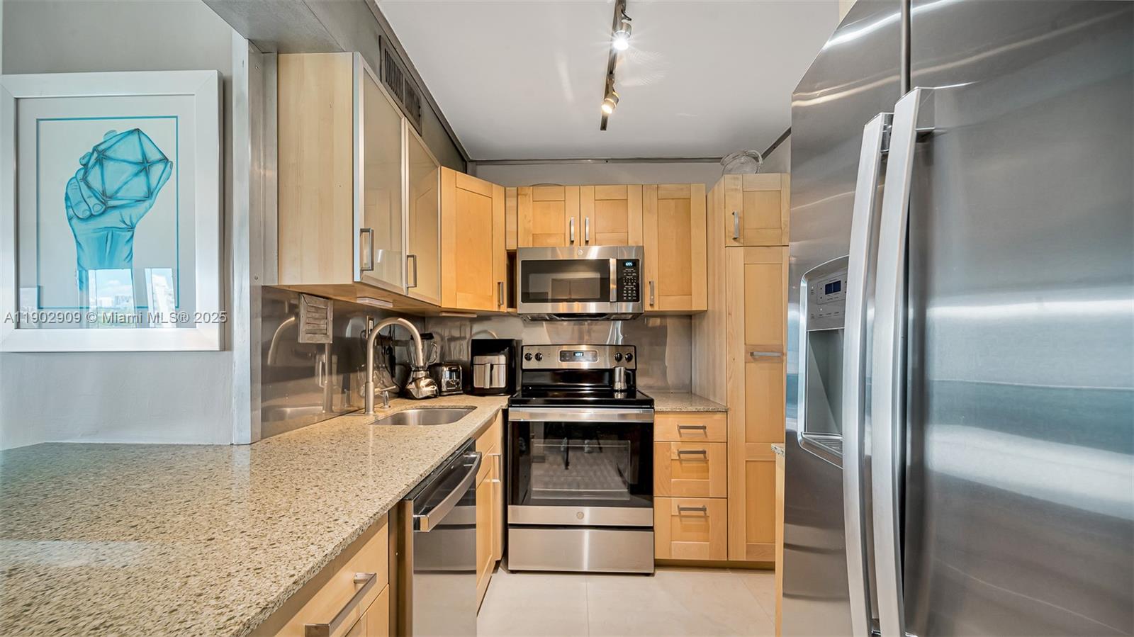 1200 West Ave 719