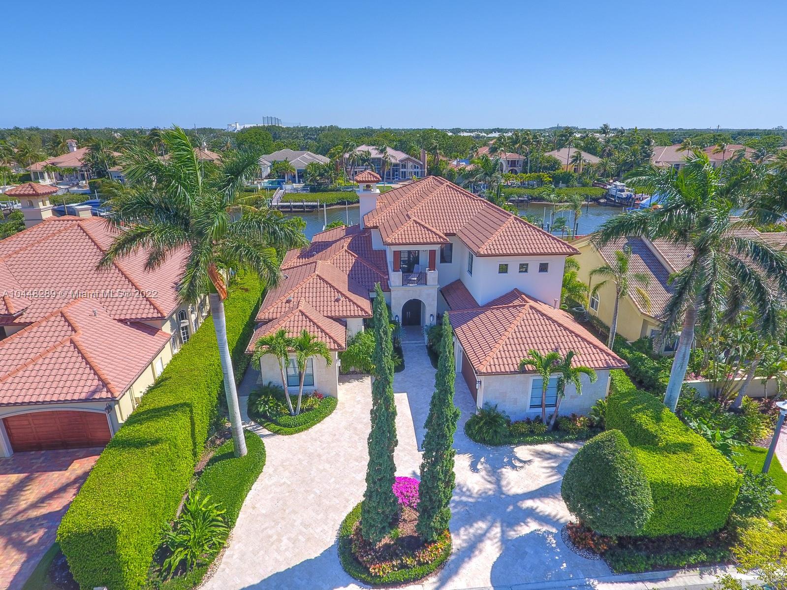 ADMIRALS COVE - Residential