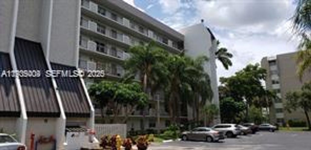 Photo of 3100 W Rolling Hills Cir #308, Davie, FL 33328 (MLS # A11935409)