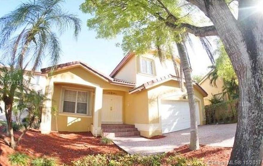 MAJESTIC 3 LEVEL, 3BR/2.5BA/2C.GARAGE, 2,238 SqFt SINGLE FAMILY HOME IN BEAUTIFUL "BONITA LAKES" GATED COMMUNITY. MODERN AMPLE KITCHEN W. STAINLESS STEEL APPLIANCES. HIGH CEILINGS. SPACIOUS BEDROOMS & BATHS. TILE & LAMINATED FLOORS THROUGHOUT. OPEN AND BRIGHT FLOOR PLAN, W. FORMAL LIVING, FAMILY & DINING ROOM. IMPRESSIVE MASTER BR. W. SPACIOUS BATHROOM INCLUDING ROMAN BATHTUB. SPACIOUS FENCED BACKYARD. RESORT AMENITIES. CLUB HOUSE, EXERCISE ROOM, POOL & TENNIS COURTS.