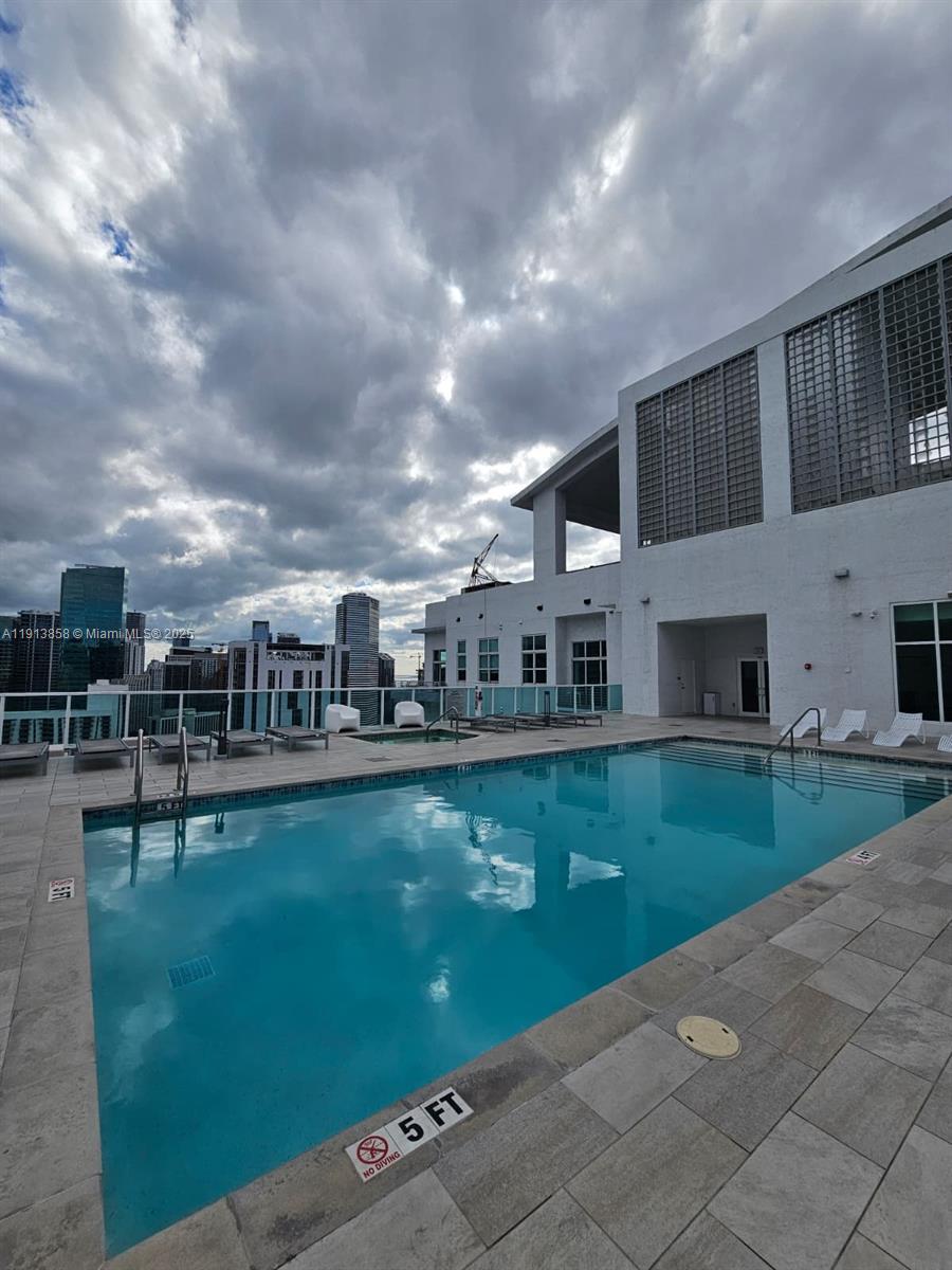 THE LOFT DOWNTOWN II COND - Residential Lease