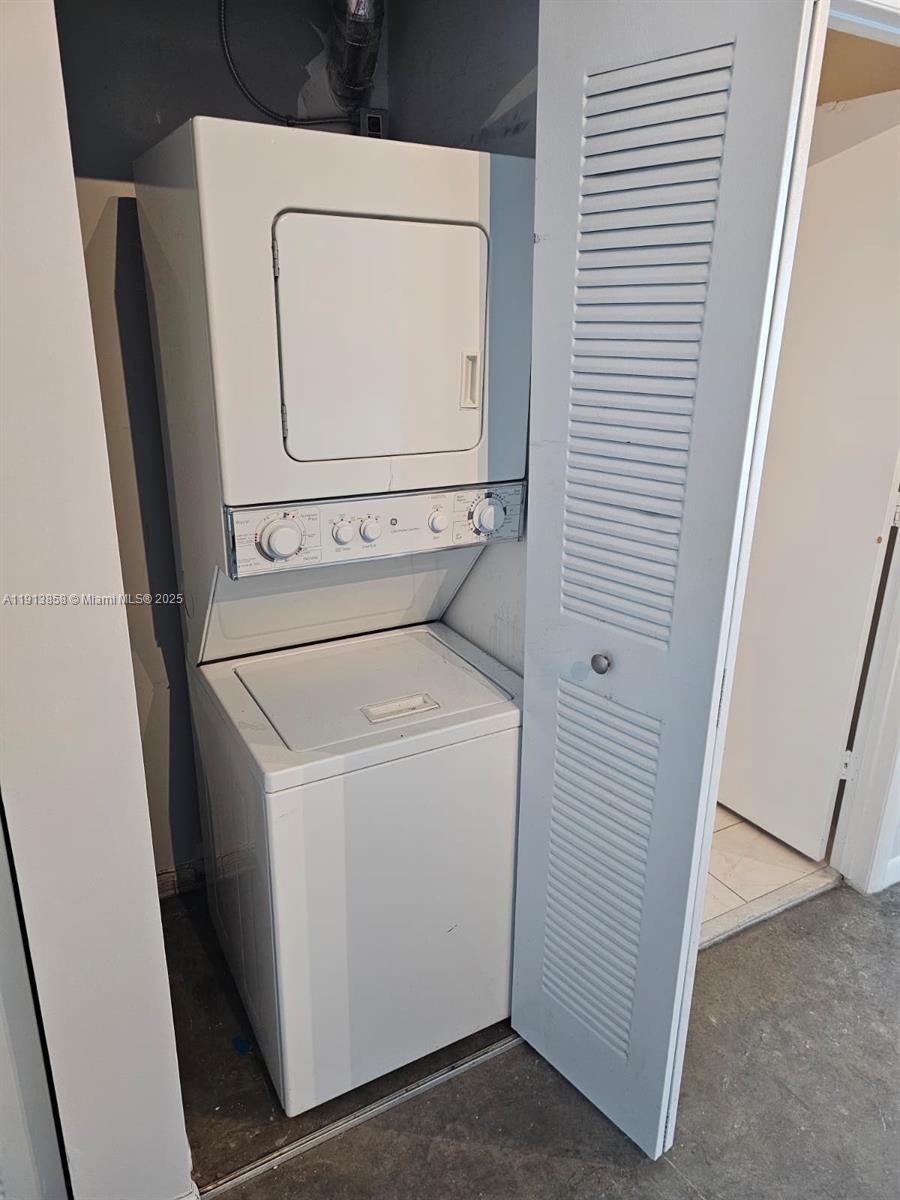 THE LOFT DOWNTOWN II COND - Residential Lease