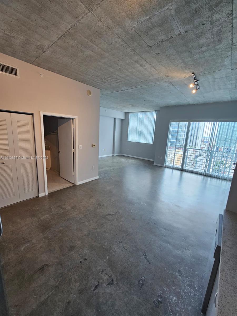THE LOFT DOWNTOWN II COND - Residential Lease