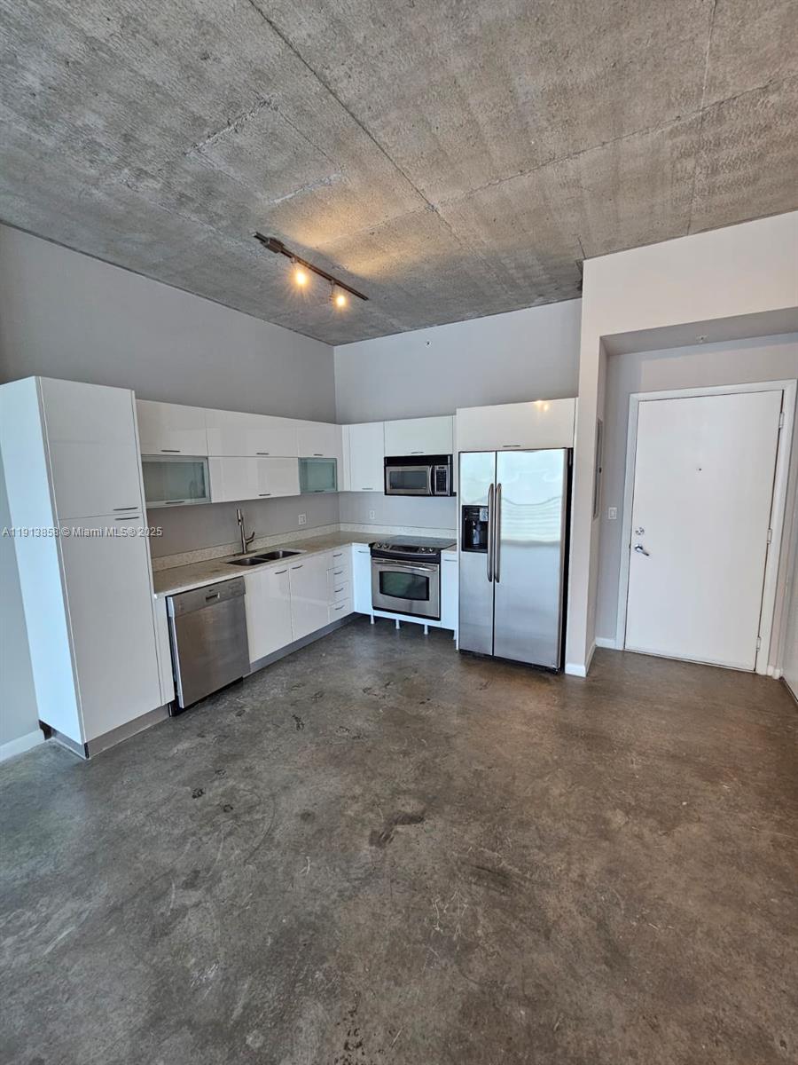 THE LOFT DOWNTOWN II COND - Residential Lease