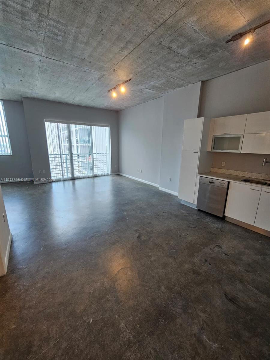 THE LOFT DOWNTOWN II COND - Residential Lease