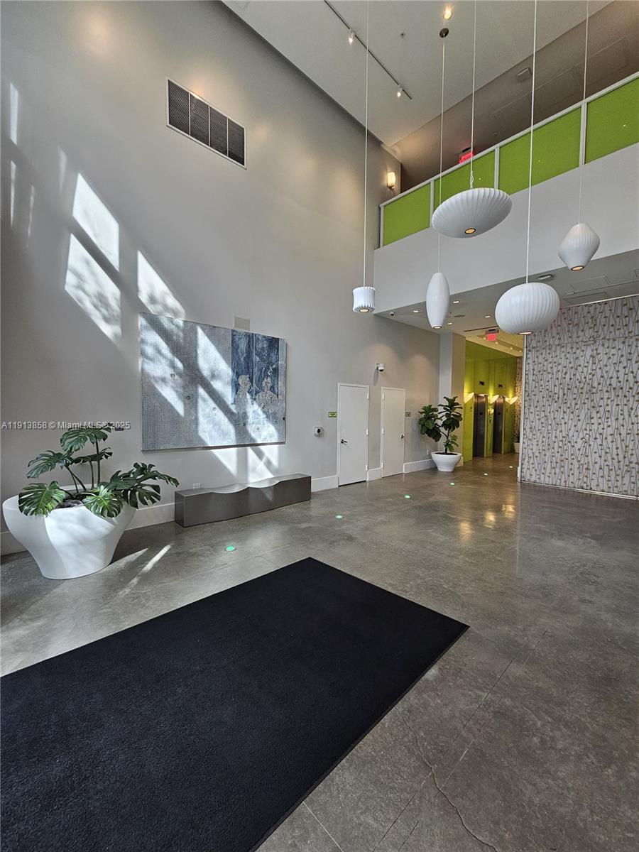 THE LOFT DOWNTOWN II COND - Residential Lease