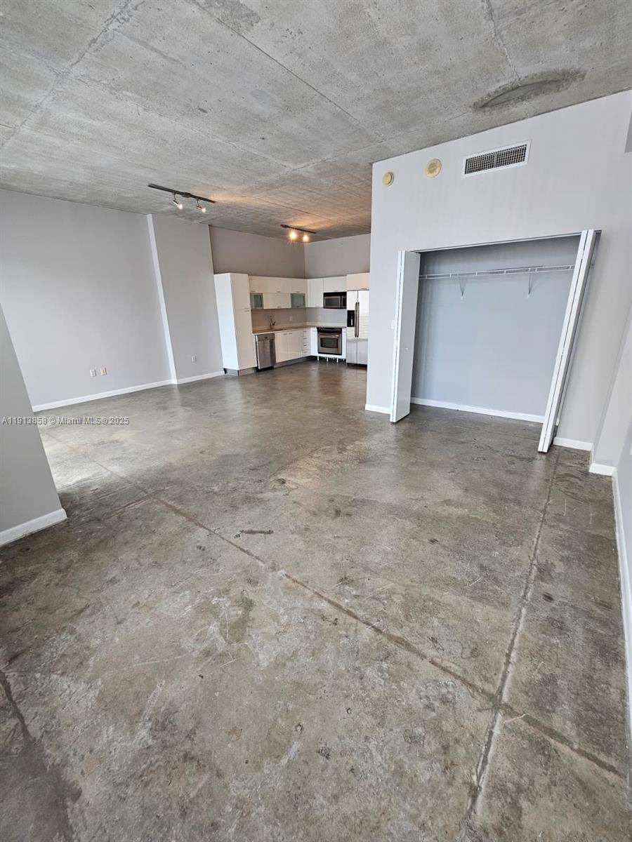 THE LOFT DOWNTOWN II COND - Residential Lease