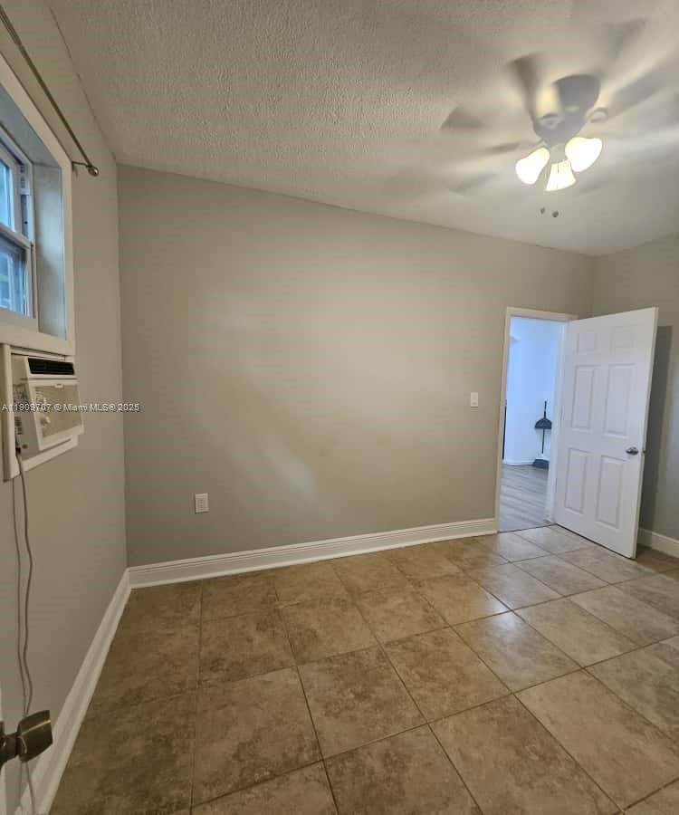 HOLLYWOOD LAWNS - Residential Lease