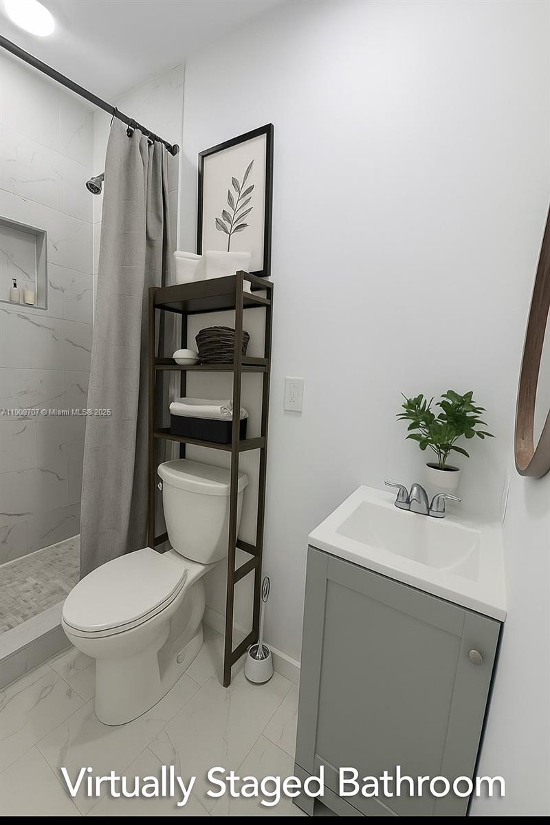 HOLLYWOOD LAWNS - Residential Lease