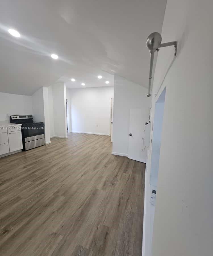 HOLLYWOOD LAWNS - Residential Lease