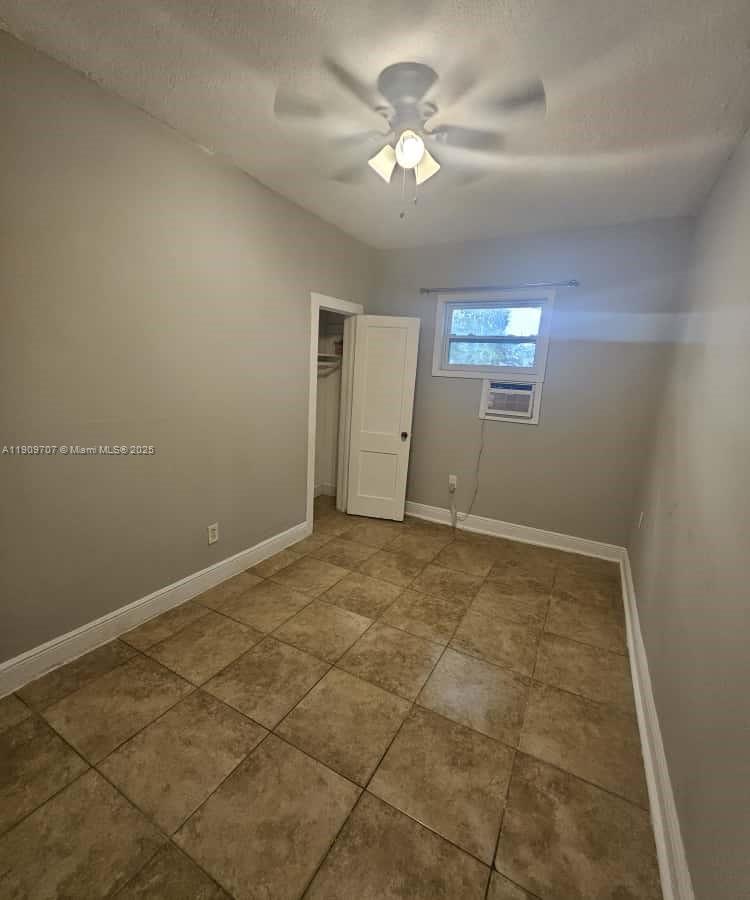 HOLLYWOOD LAWNS - Residential Lease