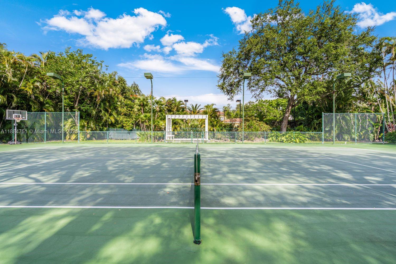 LOS PINOS - Residential