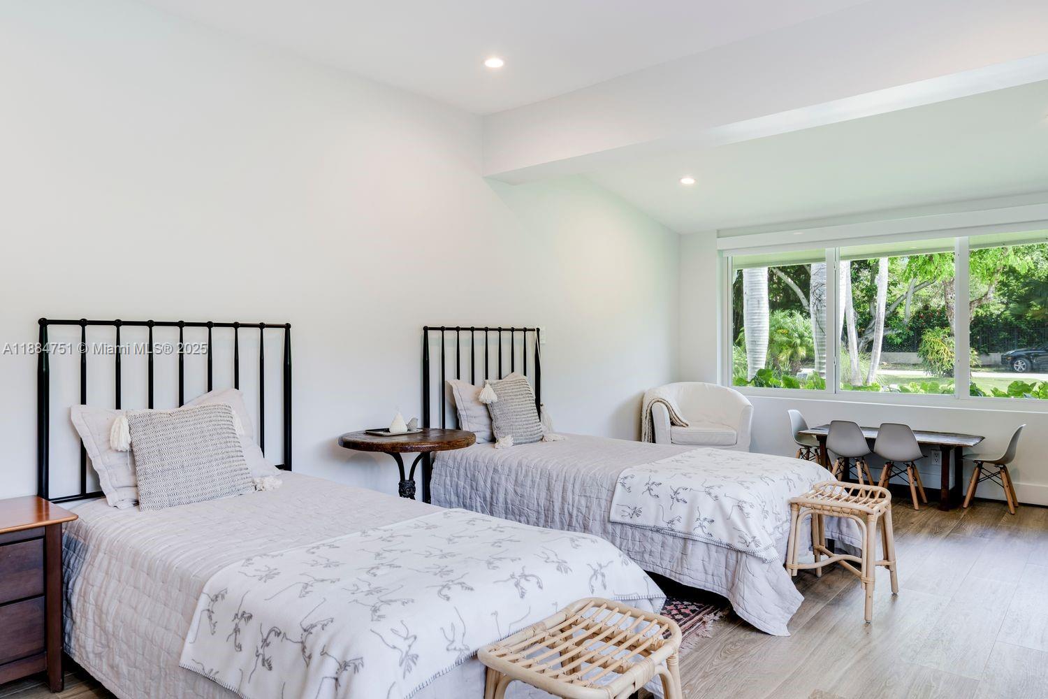 LOS PINOS - Residential