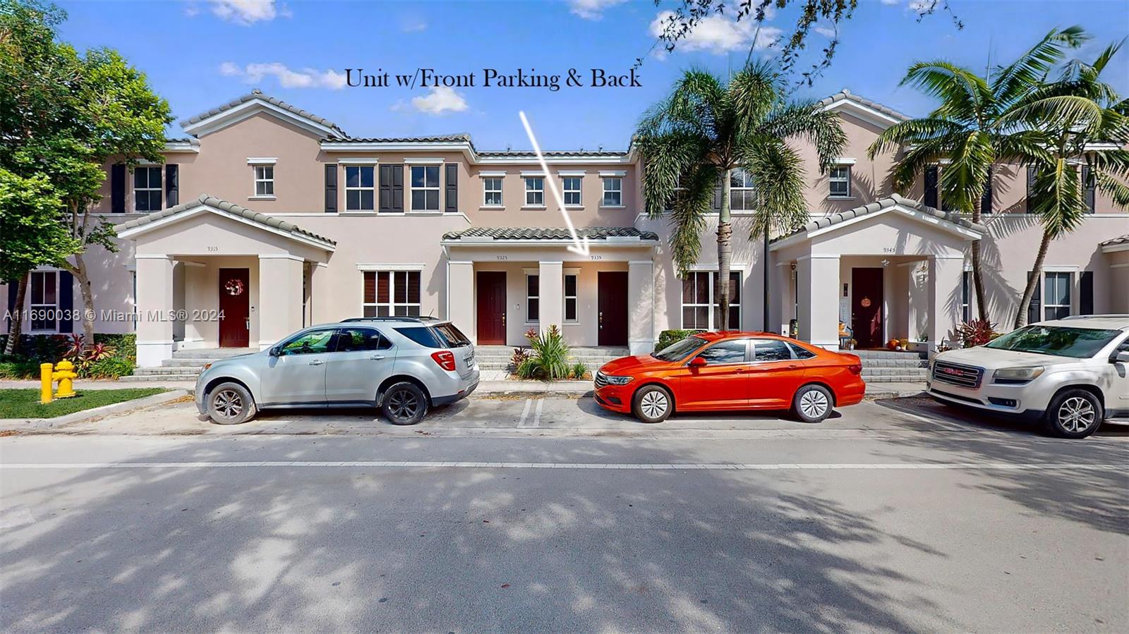 Beautiful Townhouse 3 bedrooms, 2.5 bathrooms, located in Kendall Square. Granite countertop, stainless steel appliances. One car garage & driveway. Great amenities: community pool, gym, club house. A must see!!!