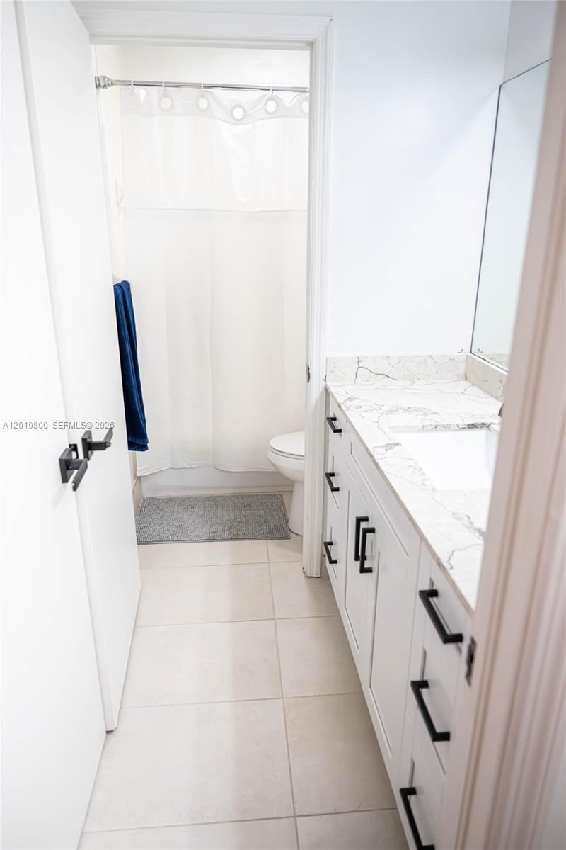 OAKVIEW CONDO #4 - Residential