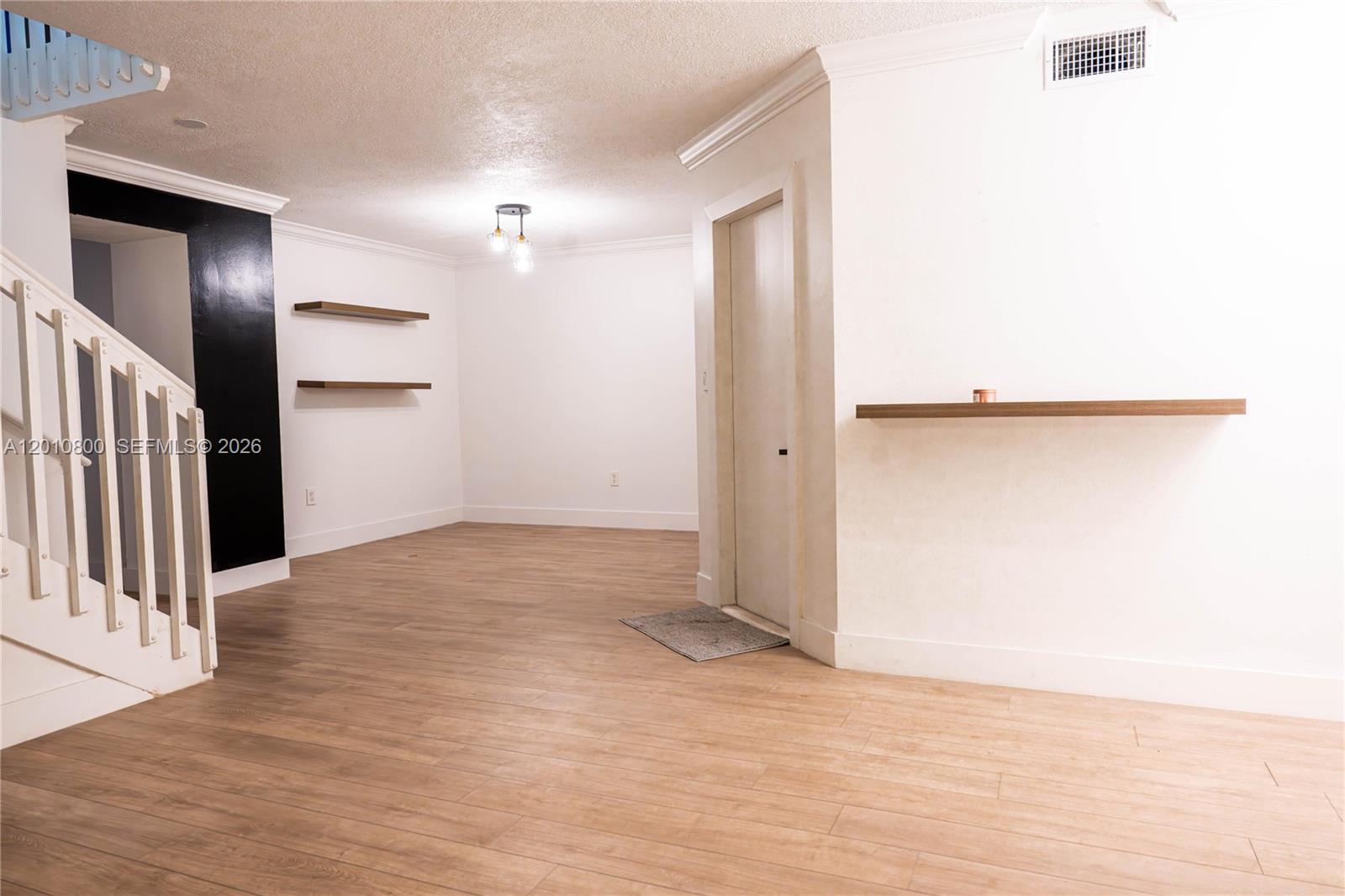 OAKVIEW CONDO #4 - Residential