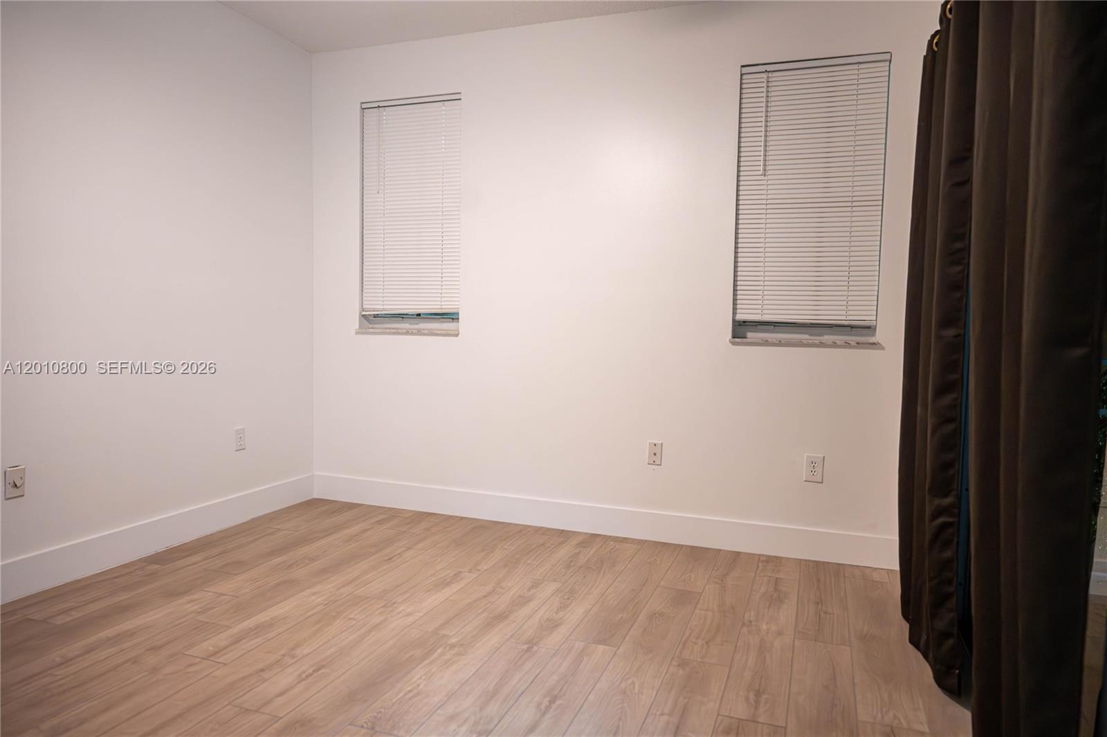 OAKVIEW CONDO #4 - Residential