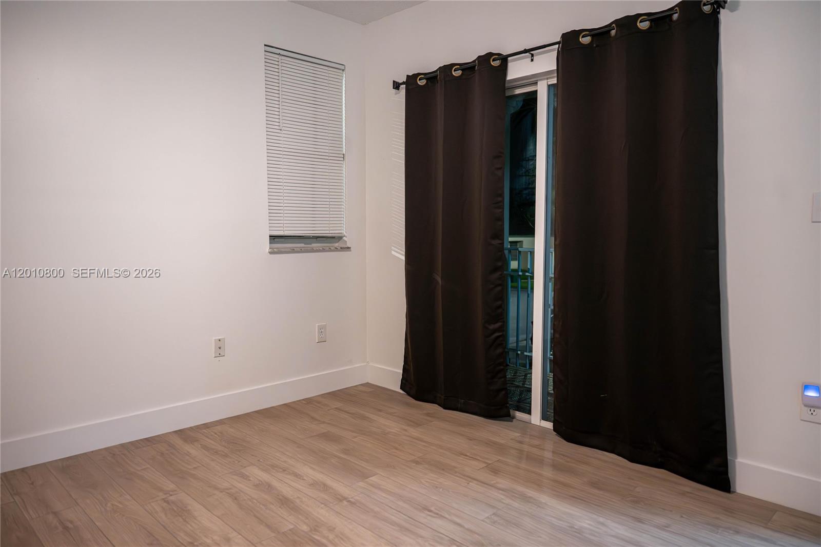 OAKVIEW CONDO #4 - Residential