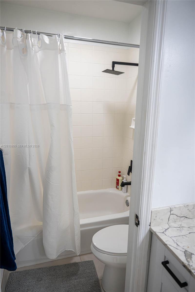 OAKVIEW CONDO #4 - Residential