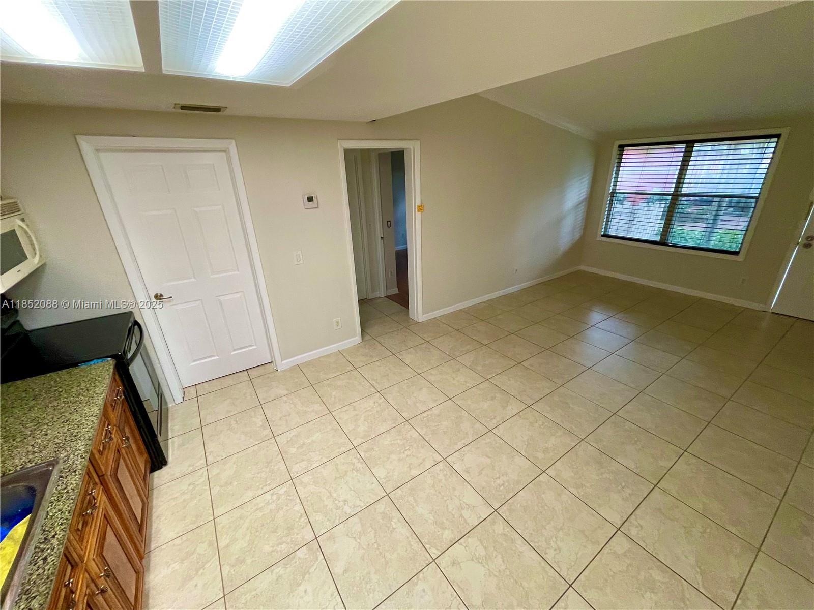 SOUTHGATE VILLAS CONDO - Residential Lease