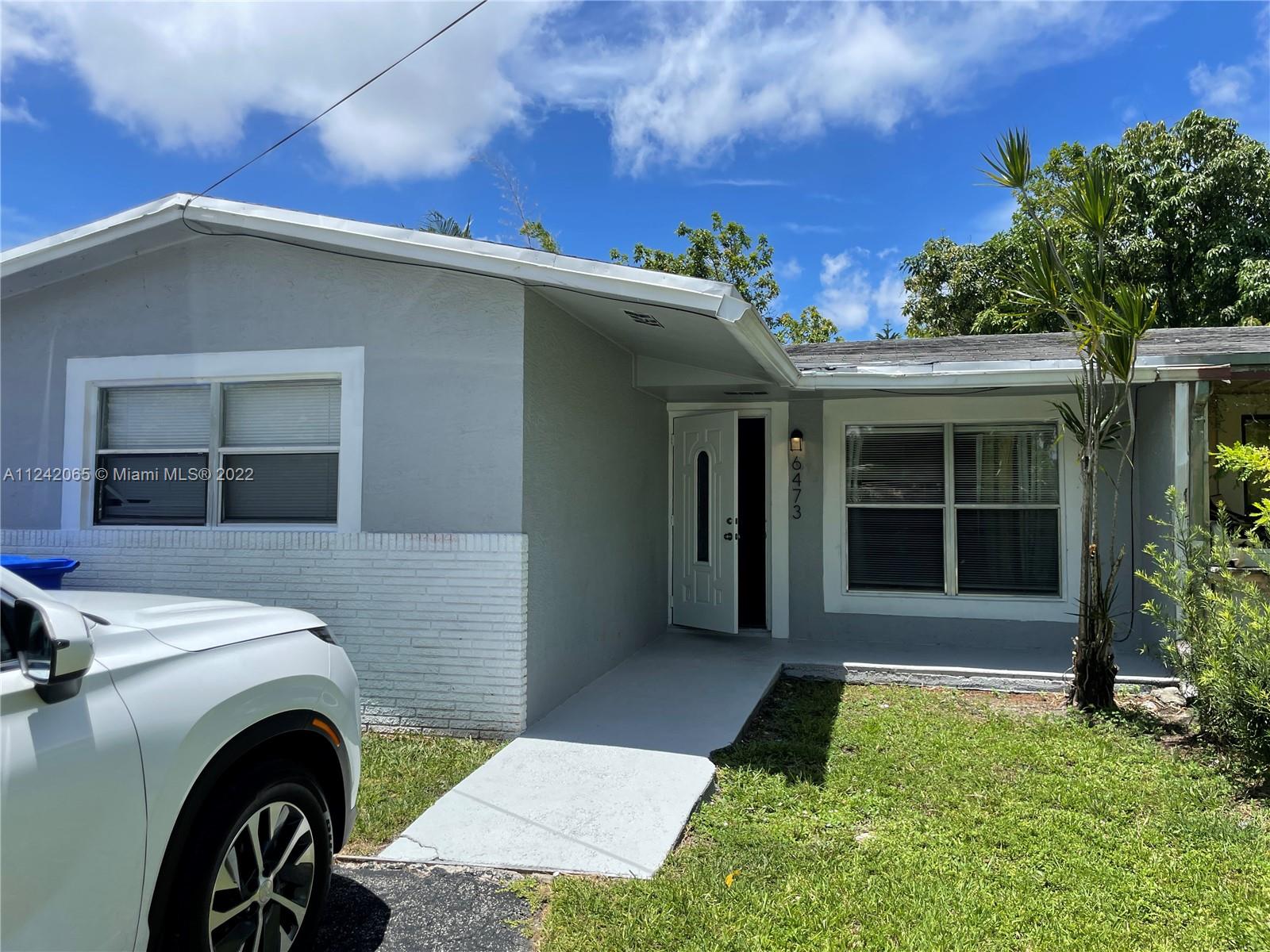 Nice quiet neighborhood in North Lauderdale. 4/2 with bonus room. Laundry room. Part of a duplex. Backs up to a serene canal. Fenced with backyard facing lake.
