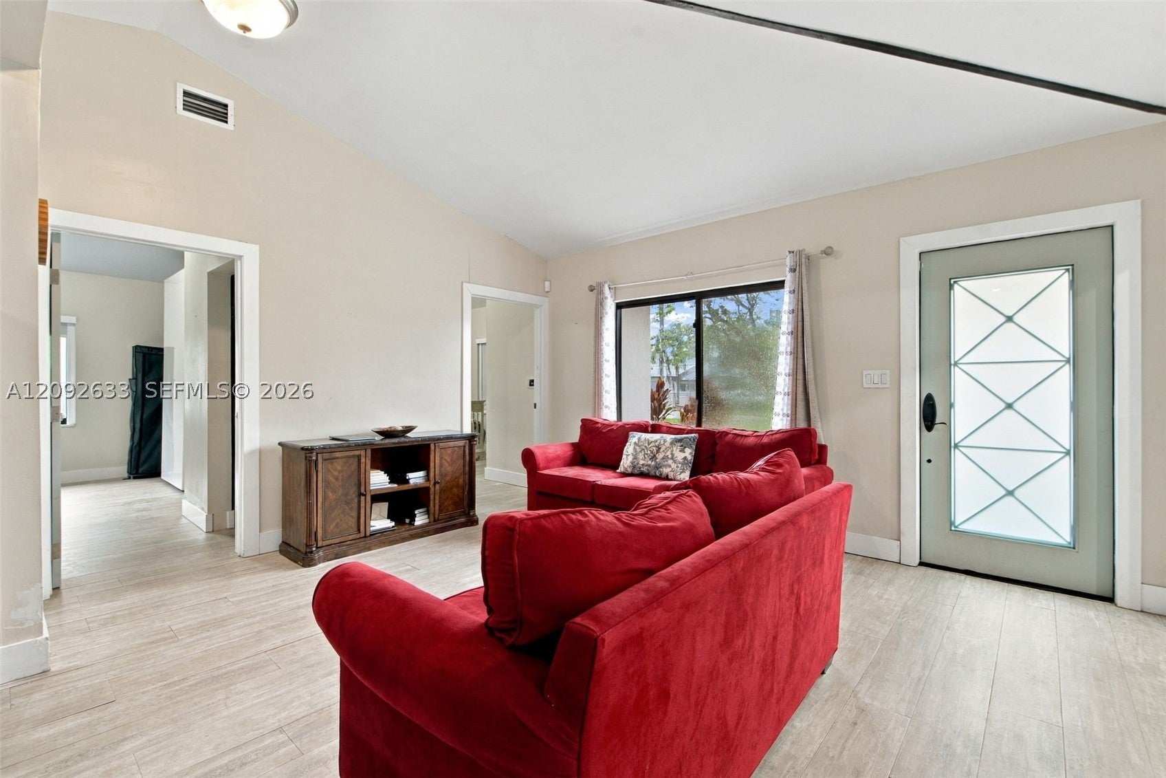 565 East Dr