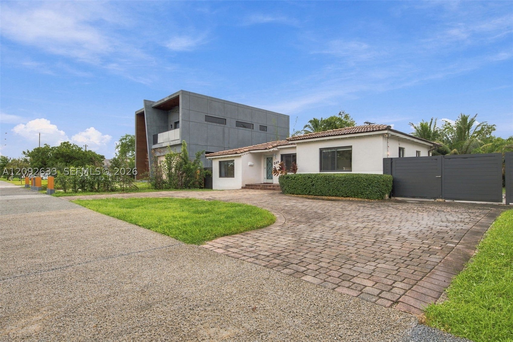 565 East Dr