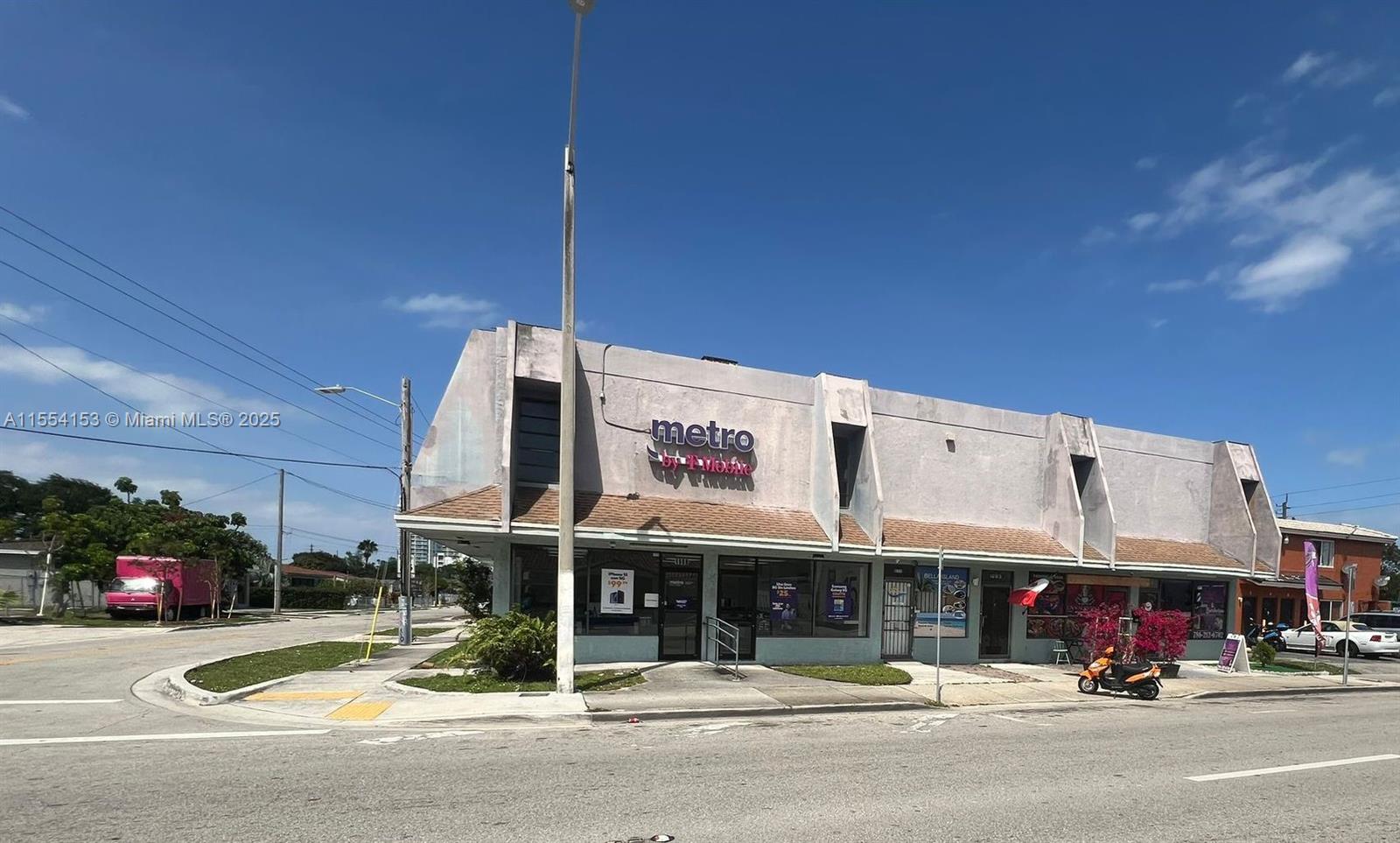 MIXED USE - COMMERCIAL
This is a great opportunity to build a duplex or a townhomes! Investors, do not miss this huge opportunity in Little Havana area. Ideally positioned in the heart of Miami, you're just minutes to Downtown/Brickell, Wynwood/Midtown, Hospital District, Airport, Coral Gables & Miami Beach. Close to marlins stadium!!!!