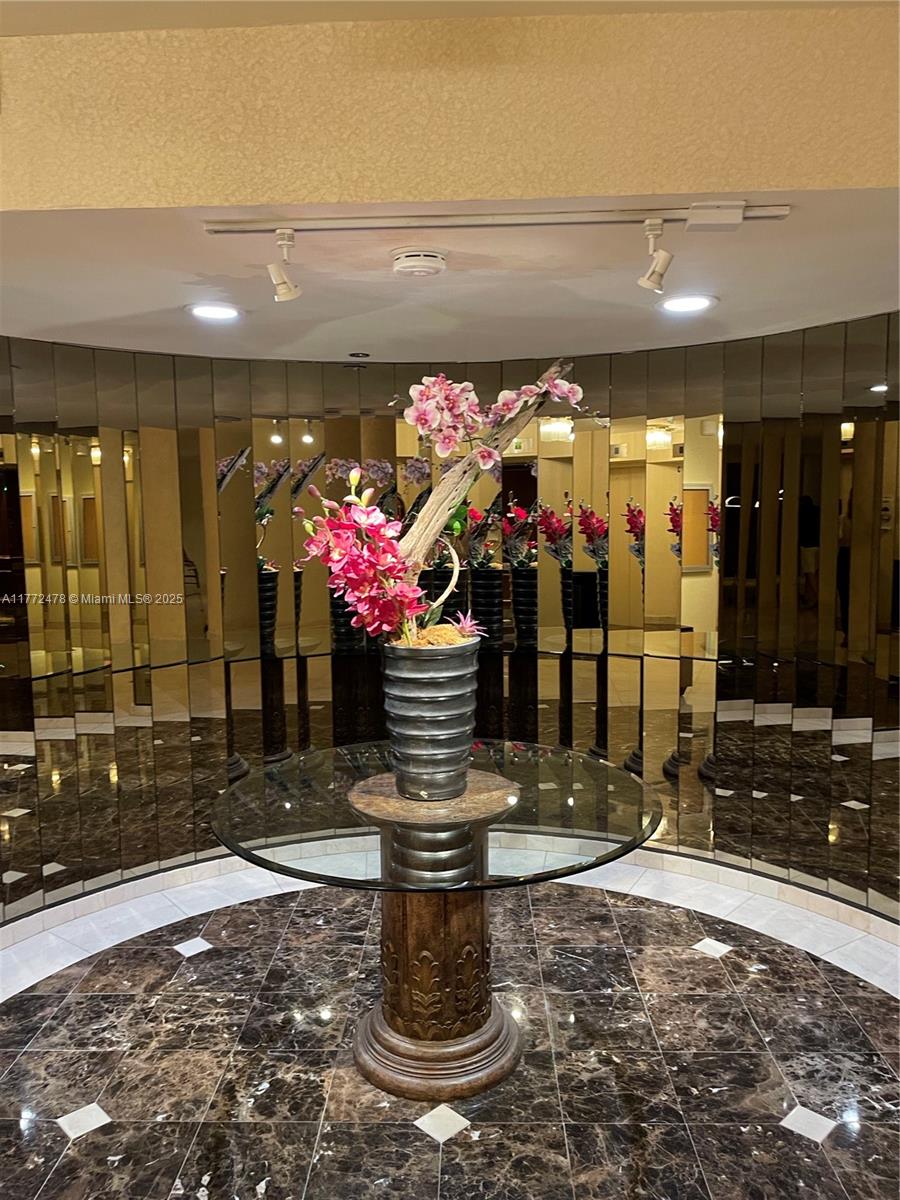 THE PLAZA OF BAL HARBOUR - Residential
