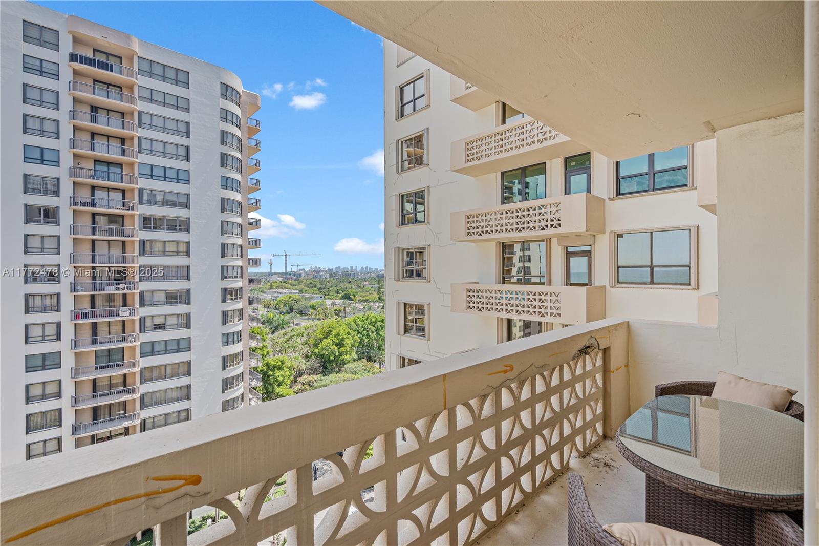 THE PLAZA OF BAL HARBOUR - Residential