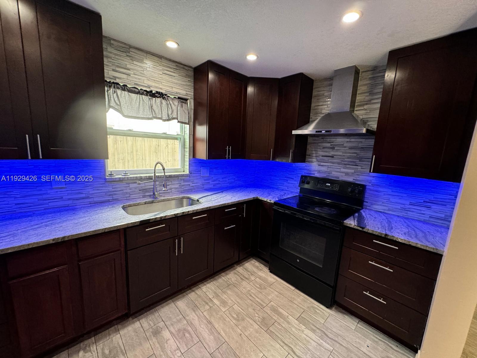 LAUDERDALE NORTH PARK SEC - Residential