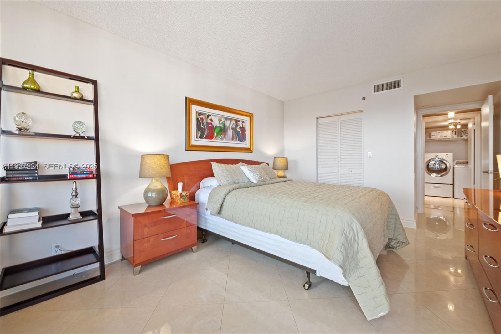 HARBOR TWS AT THE WATERWA - Residential