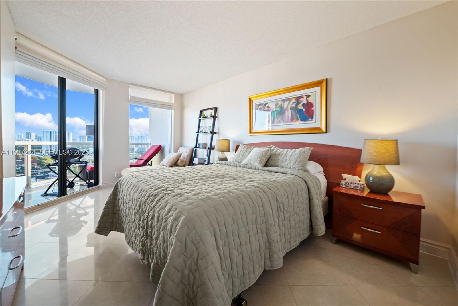 HARBOR TWS AT THE WATERWA - Residential