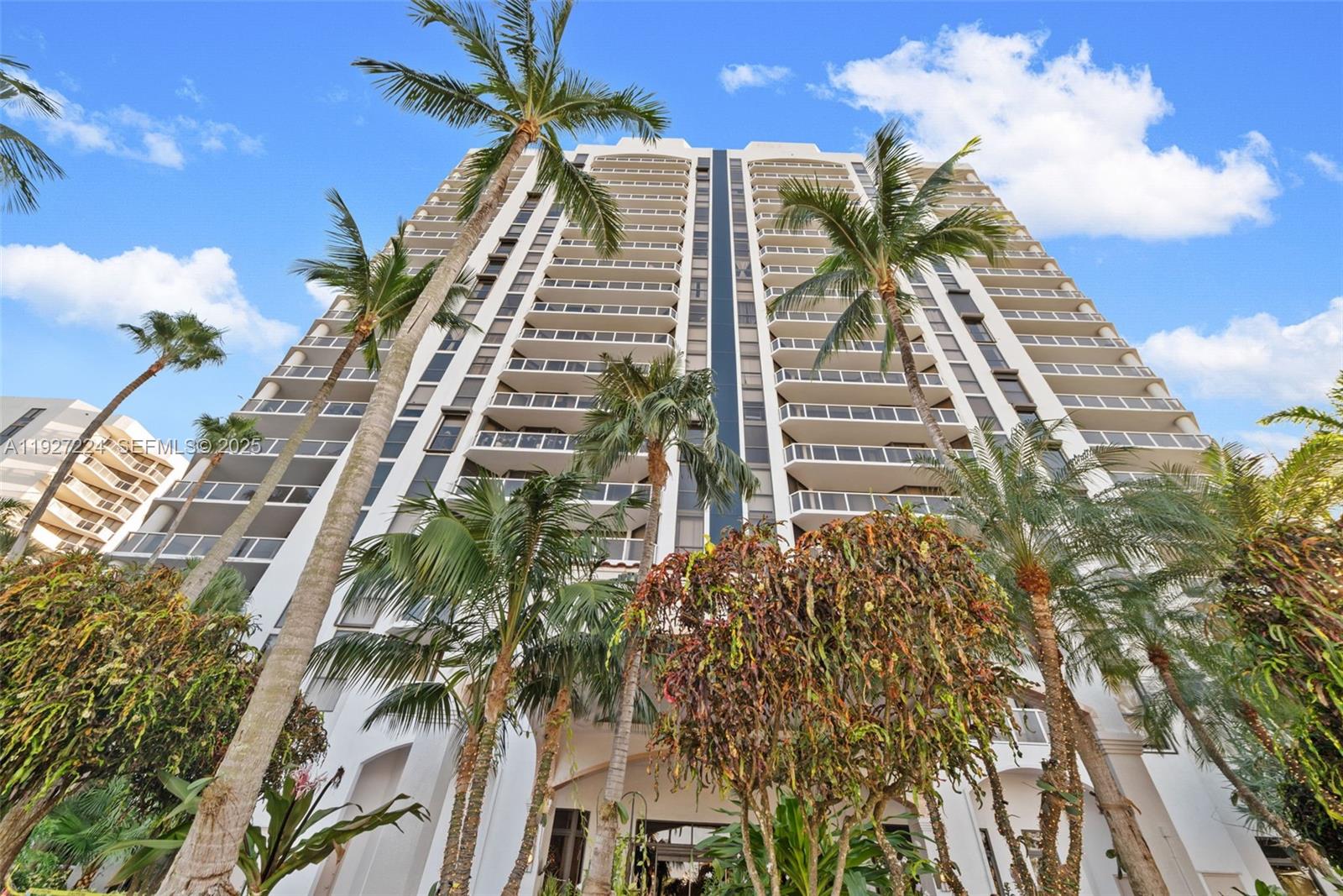 HARBOR TWS AT THE WATERWA - Residential