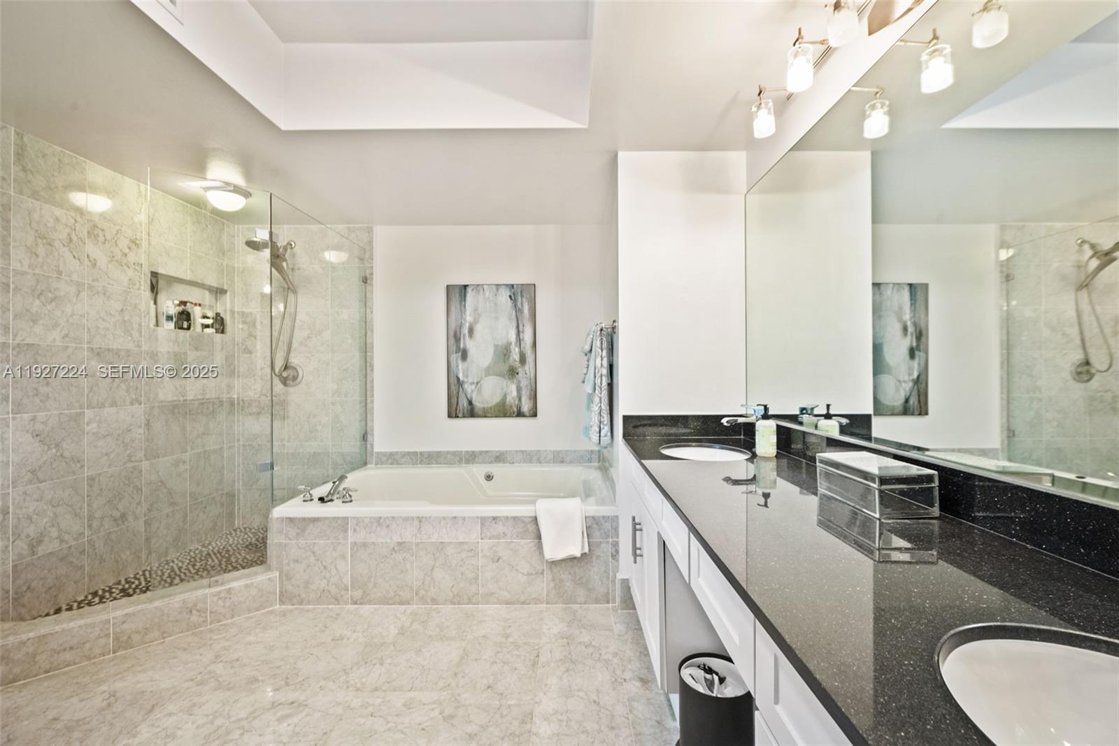 HARBOR TWS AT THE WATERWA - Residential