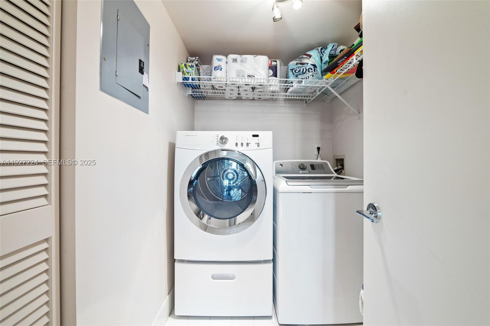 HARBOR TWS AT THE WATERWA - Residential