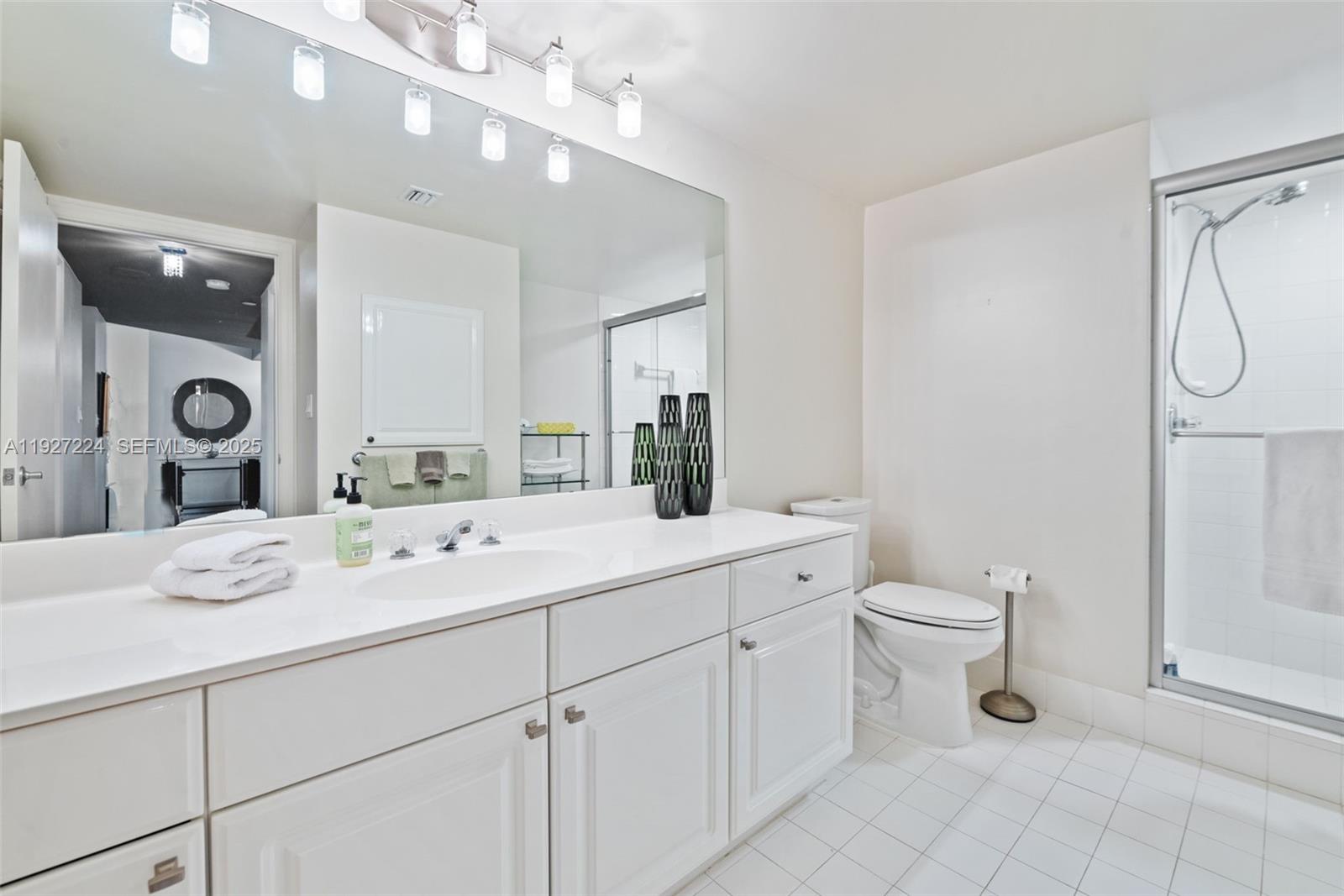 HARBOR TWS AT THE WATERWA - Residential