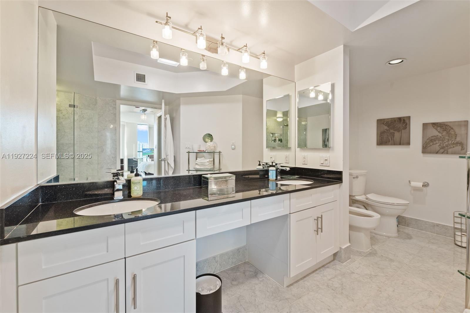 HARBOR TWS AT THE WATERWA - Residential