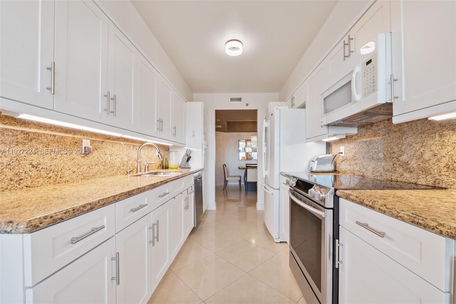 HARBOR TWS AT THE WATERWA - Residential