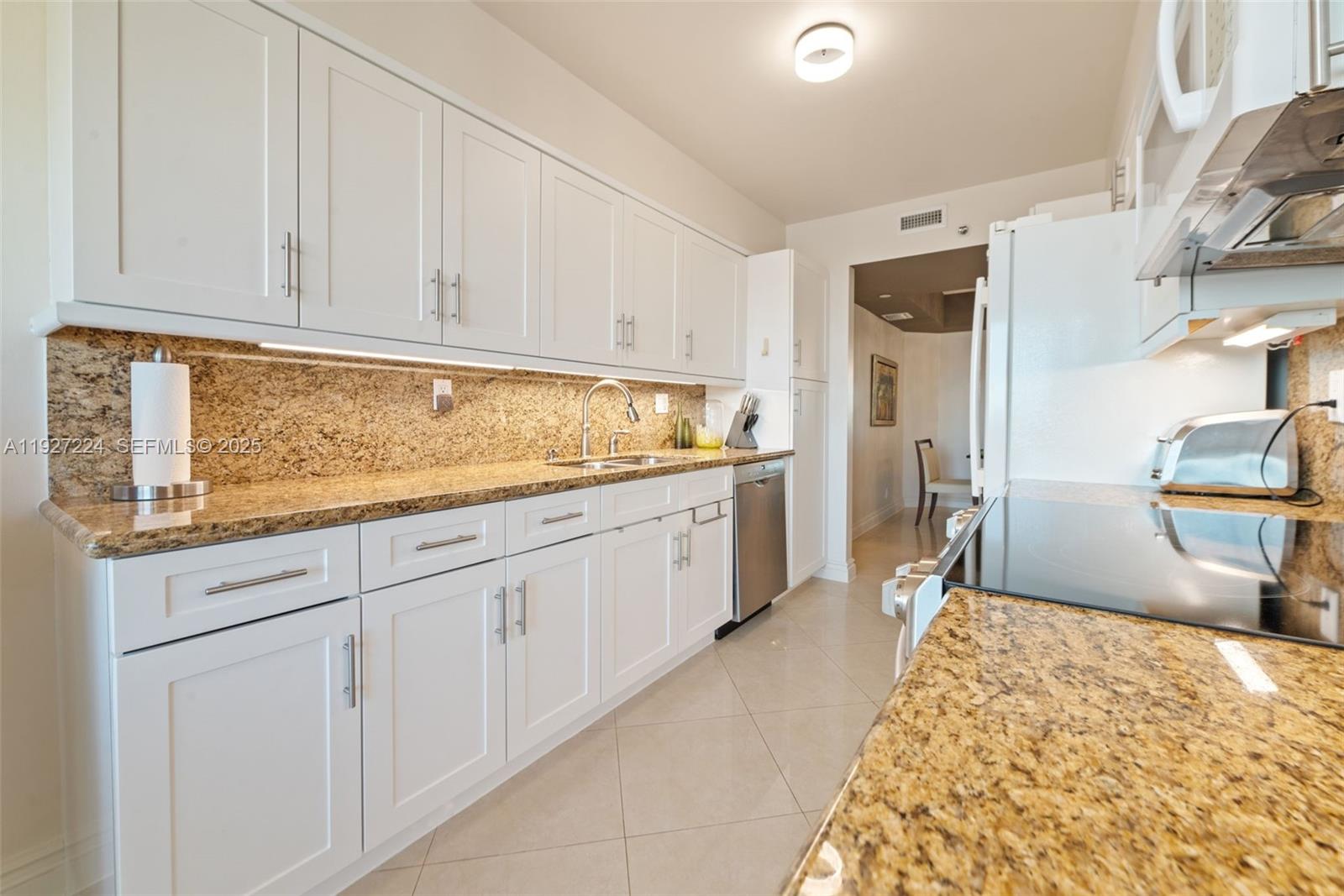 HARBOR TWS AT THE WATERWA - Residential