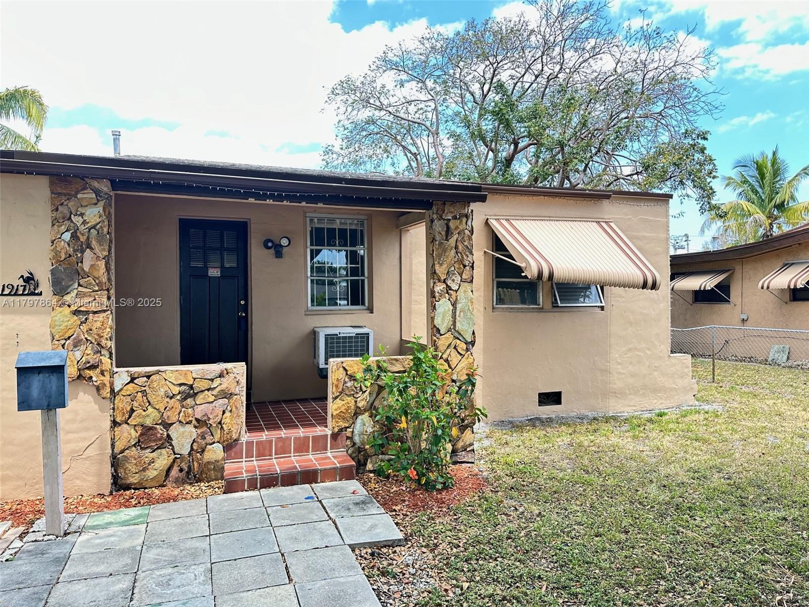 Rental Property at 1917 Harding St Front, Hollywood, Broward County, Florida - Bedrooms: 2 
Bathrooms: 1  - $1,800 MO.