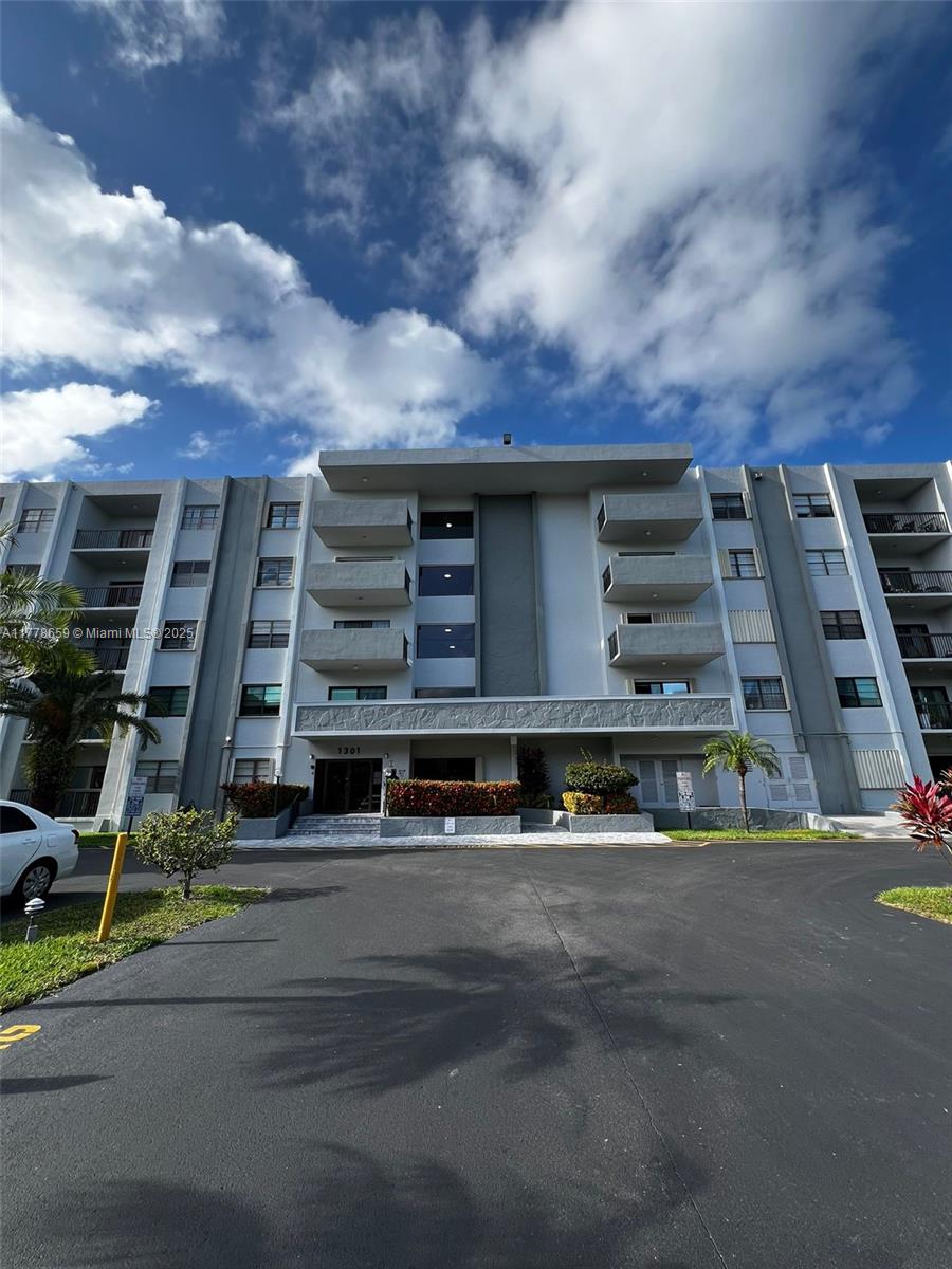 Rental Property at Address Not Disclosed, Hallandale Beach, Broward County, Florida - Bedrooms: 2 
Bathrooms: 2  - $2,600 MO.