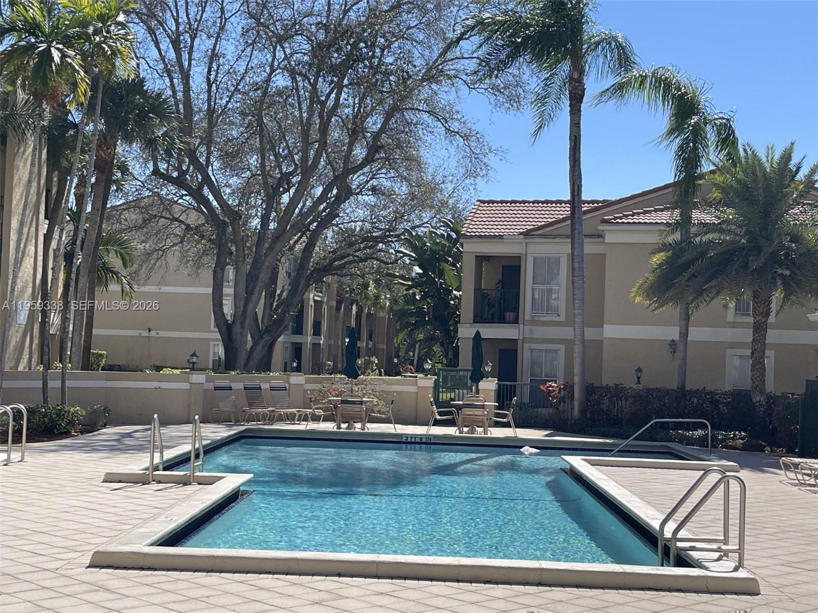 977 Riverside Dr 227