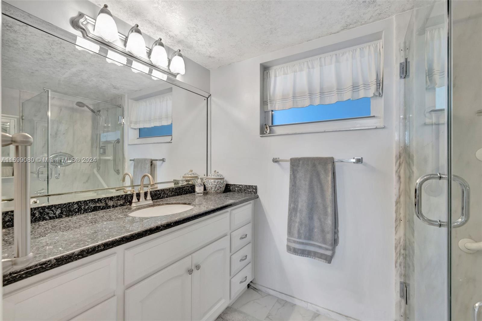 GRANADA HOUSE CONDOMINIUM - Residential Lease