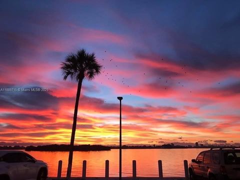 11930 N Bayshore Dr 1103 North Miami FL 33181