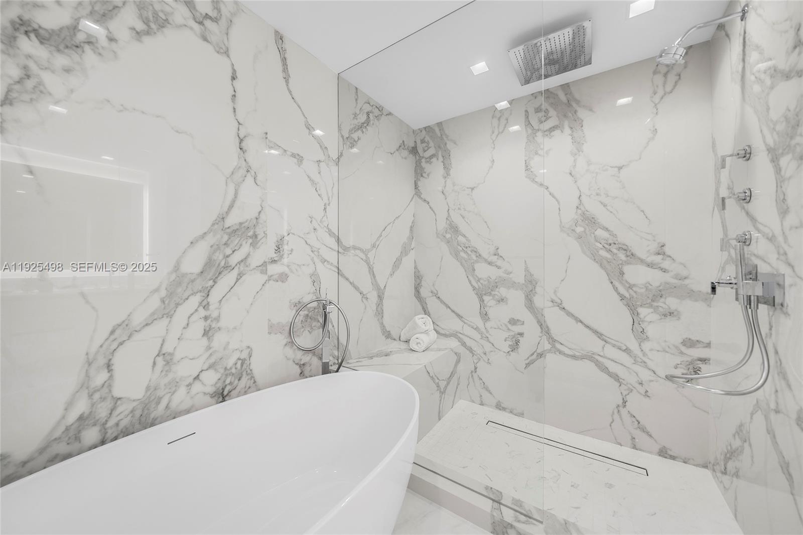 CONTINUUM ON SOUTH BEACH - Residential