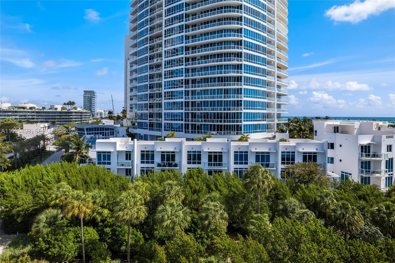 CONTINUUM ON SOUTH BEACH - Residential