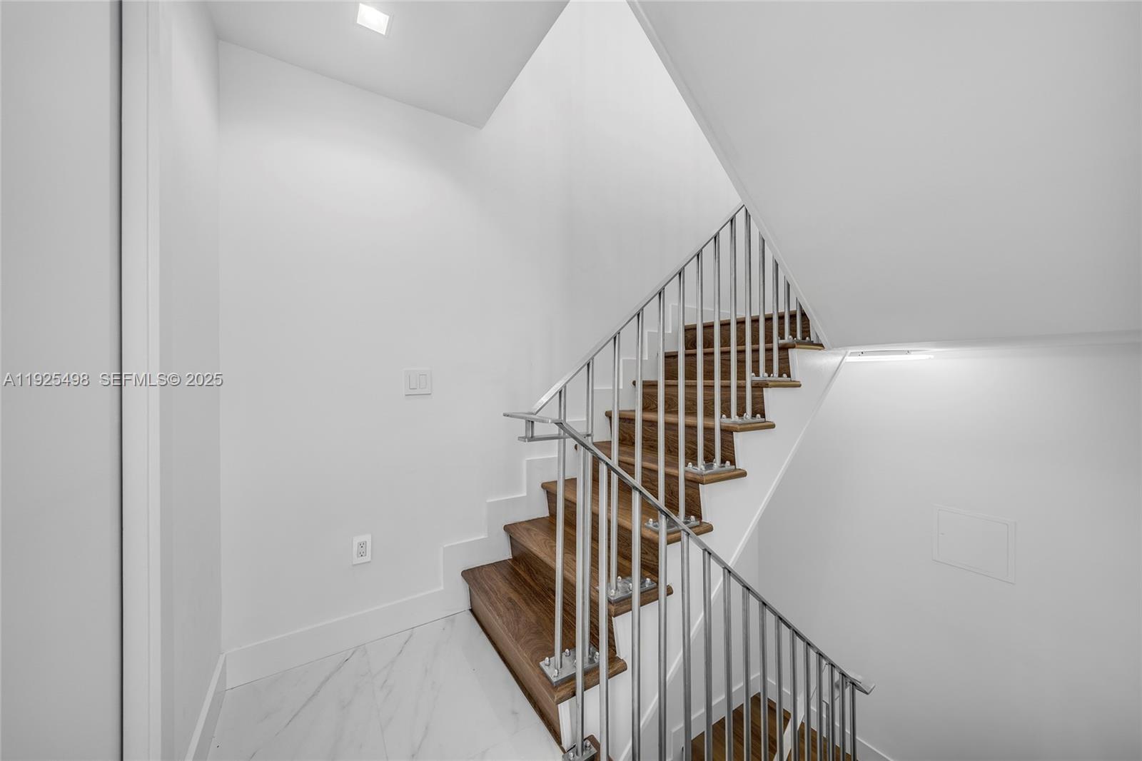 CONTINUUM ON SOUTH BEACH - Residential