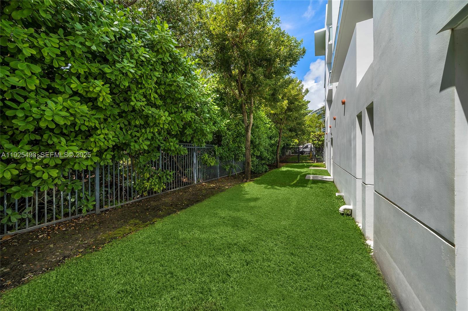 CONTINUUM ON SOUTH BEACH - Residential